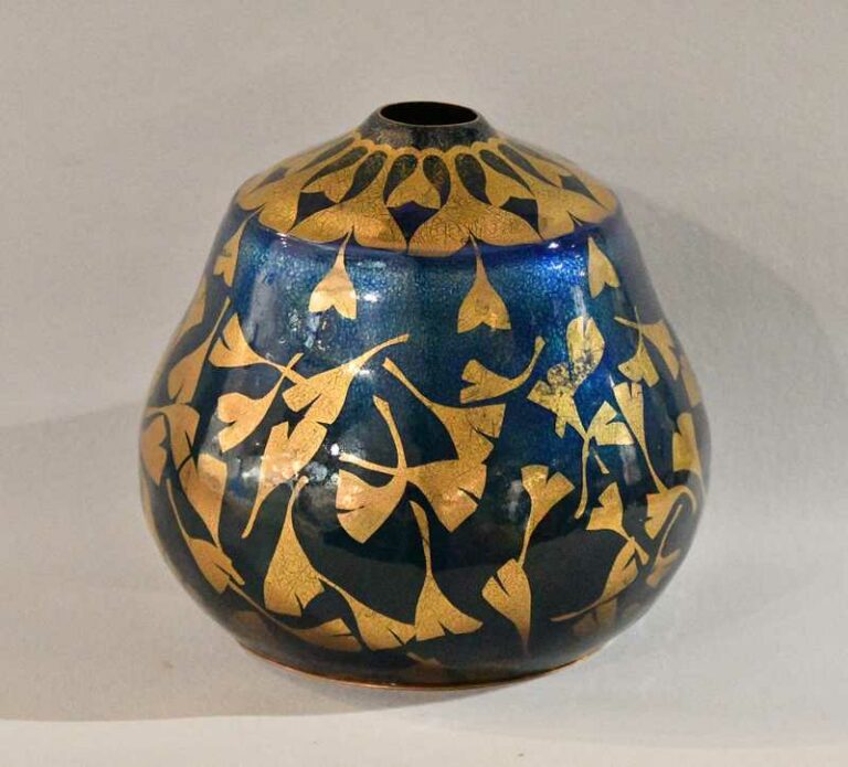 Vase H 18 cm « Les écus d’or » plein émail sur cuivre et or 1800